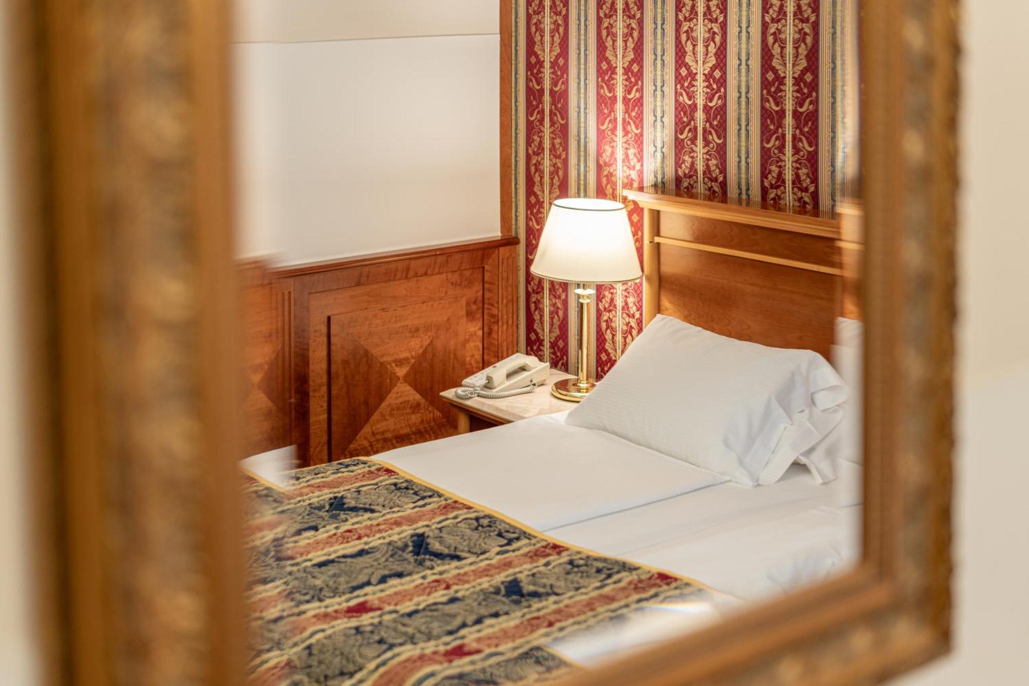 Hotel Neue Post I Self Check-In إنسبروك الغرفة الصورة